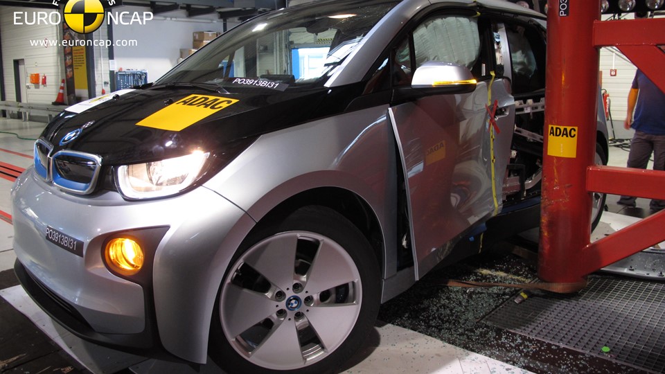 BMW i3 - Pole crash test 2013 - after crash