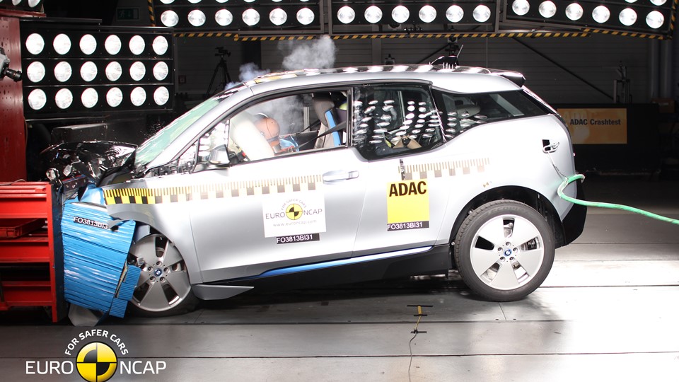 BMW i3  - Frontal crash test 2013