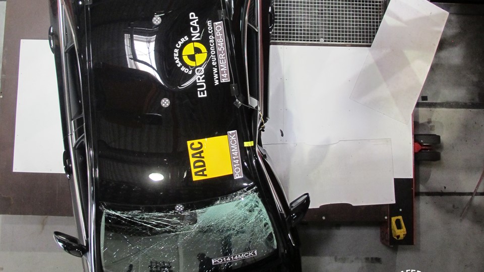 Mercedes C-Class - Pole crash test 2014 - after crash