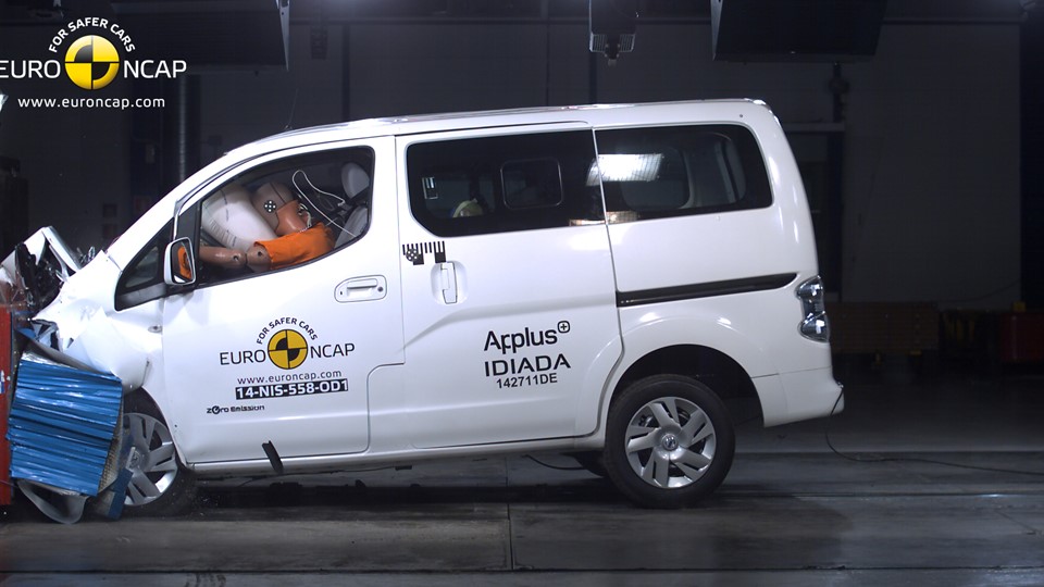 Nissan e-NV200 Evalia  - Frontal crash test 2014