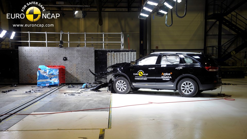 Kia Sorento - Frontal crash test 2014 - after crash