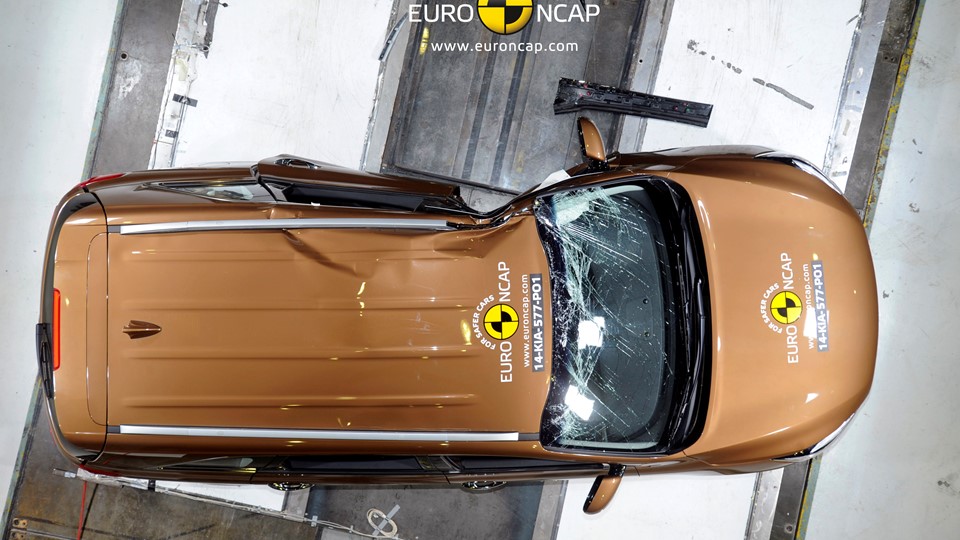 Kia Sorento  - Pole crash test 2014 - after crash