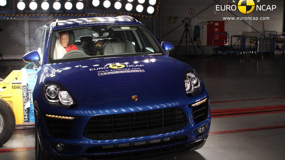 Porsche Macan  - Side crash test 2014