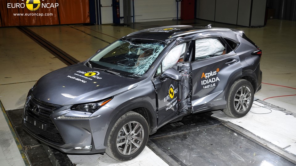 Lexus NX  - Pole crash test 2014 - after crash