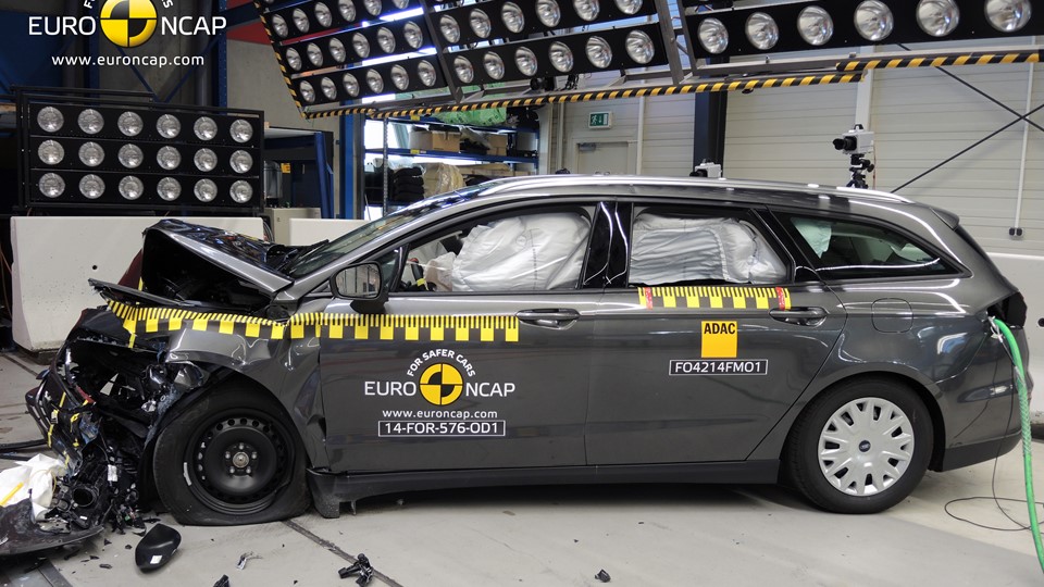 Ford Mondeo - Frontal crash test 2014 - after crash