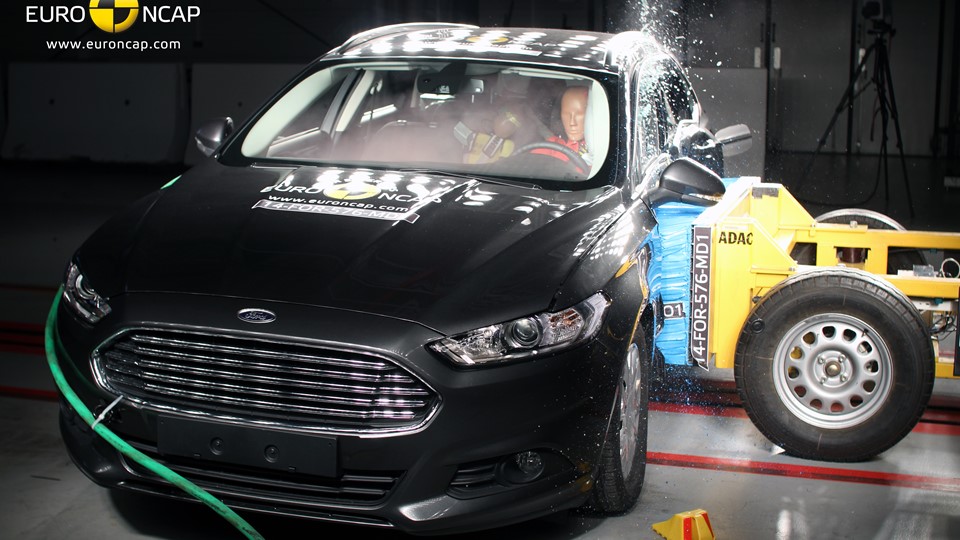 Ford Mondeo  - Side crash test 2014