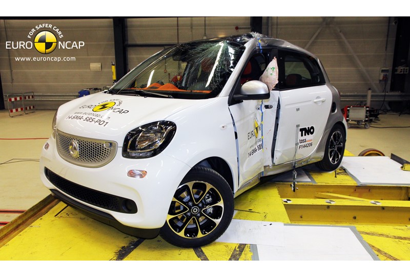 smart forfour  - Pole crash test 2014 - after crash