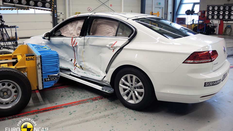 Volkswagen Passat  - Side crash test 2014