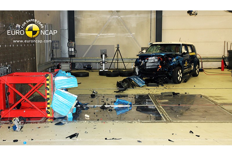 Kia Soul EV - Frontal crash test 2014 - after crash