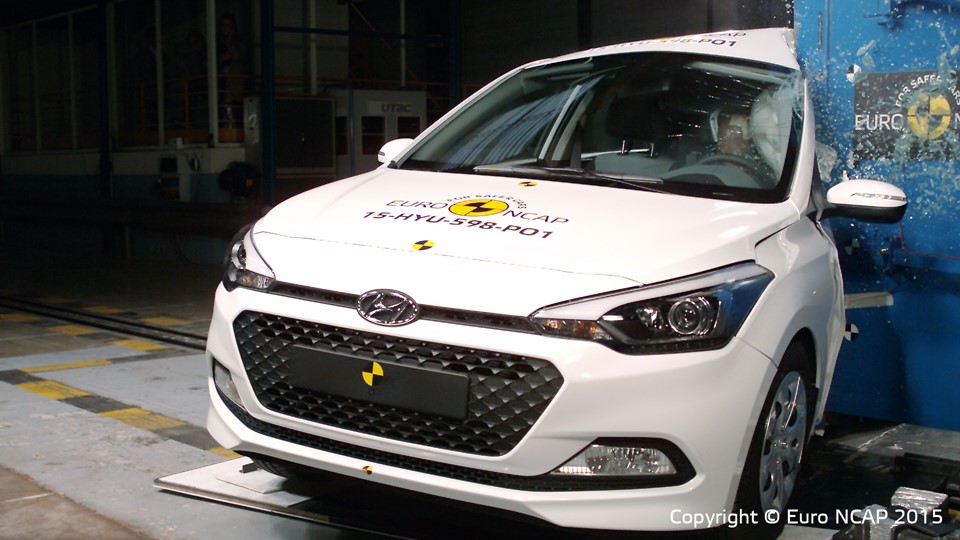 Hyundai i20  - Pole crash test 2015
