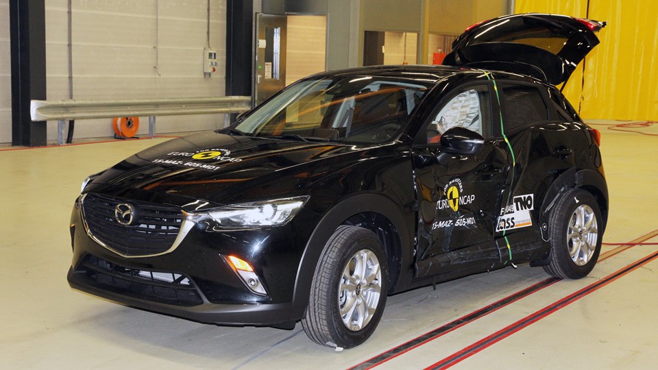 Mazda CX-3  - Side crash test 2015