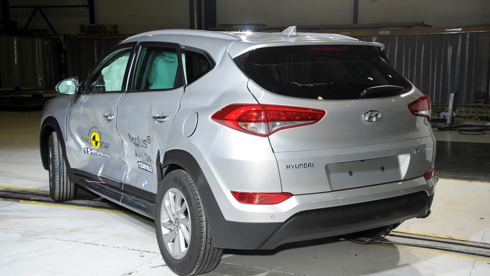 Hyundai Tucson  - Side crash test 2015
