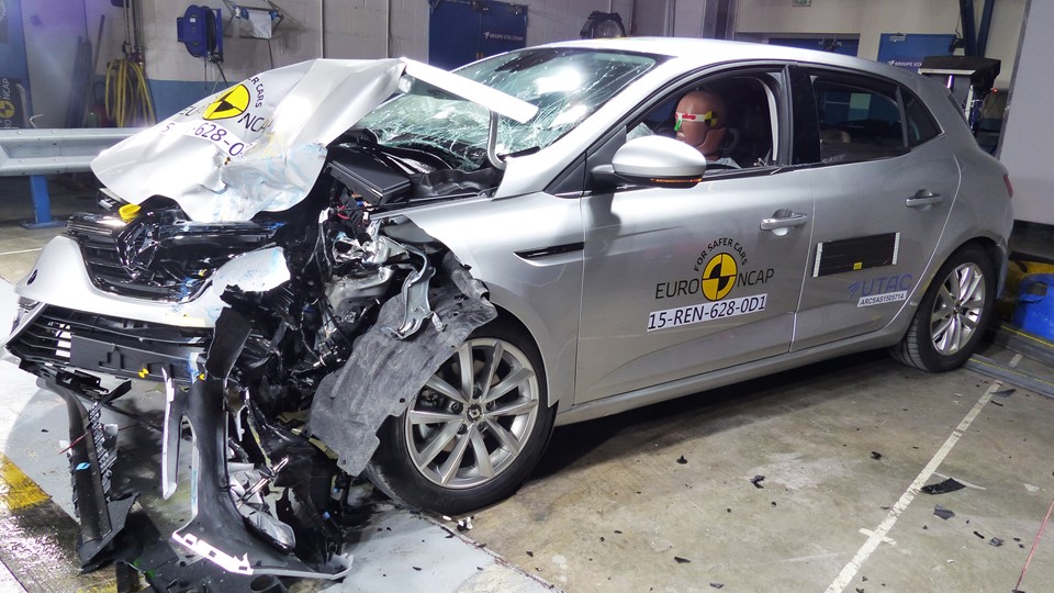 Renault Mégane - Frontal Offset Impact test 2015 - after crash