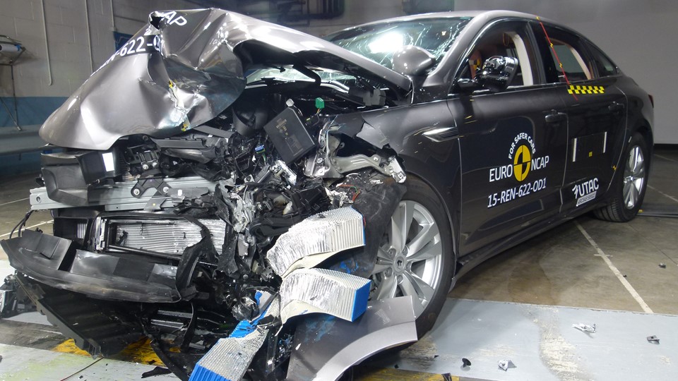 Renault Talisman - Frontal Offset Impact test 2015 - after crash