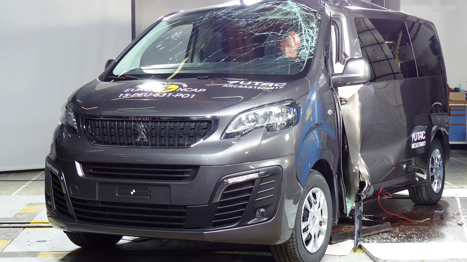 Peugeot Traveller  - Pole crash test 2015 - after crash