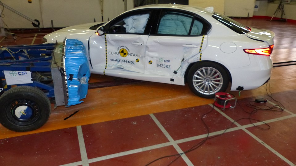 Alfa Romeo Giulia- Side crash test 2016 - after crash