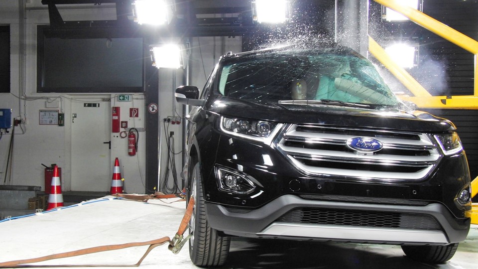 Ford Edge- Pole crash test 2016