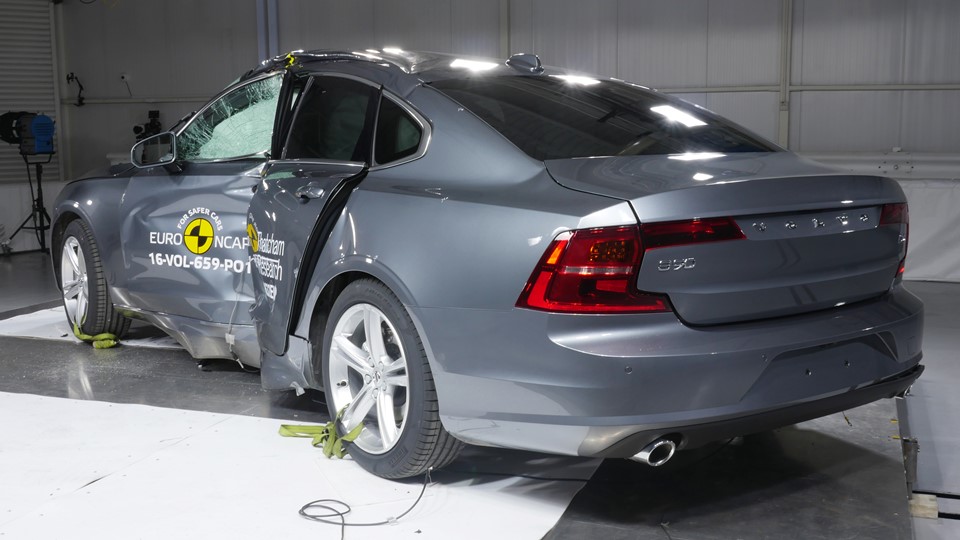 Volvo S90 - Pole crash test 2016 - after crash