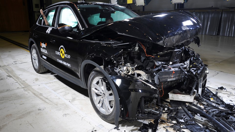 Audi Q5 - Frontal Full Width test 2017 - after crash