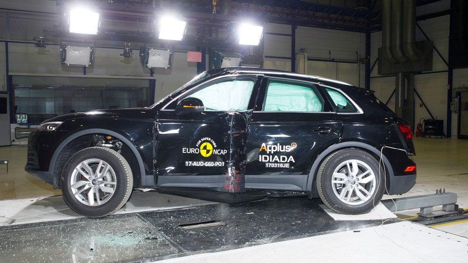 Audi Q5 - Pole crash test 2017 - after crash