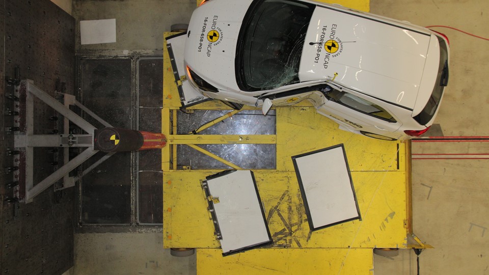 Ford Ka+ - Pole crash test 2017 - after crash