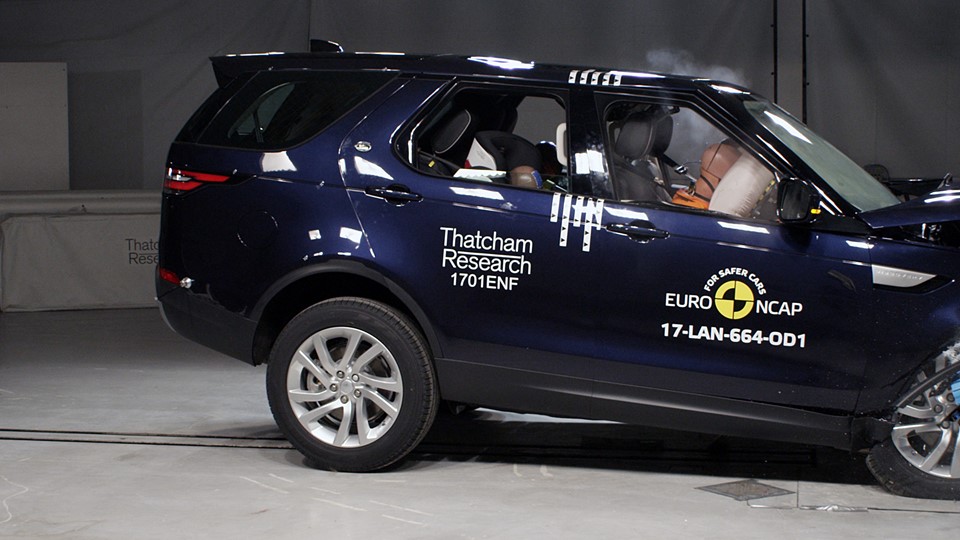 Land Rover Discovery - Frontal Offset Impact test 2017