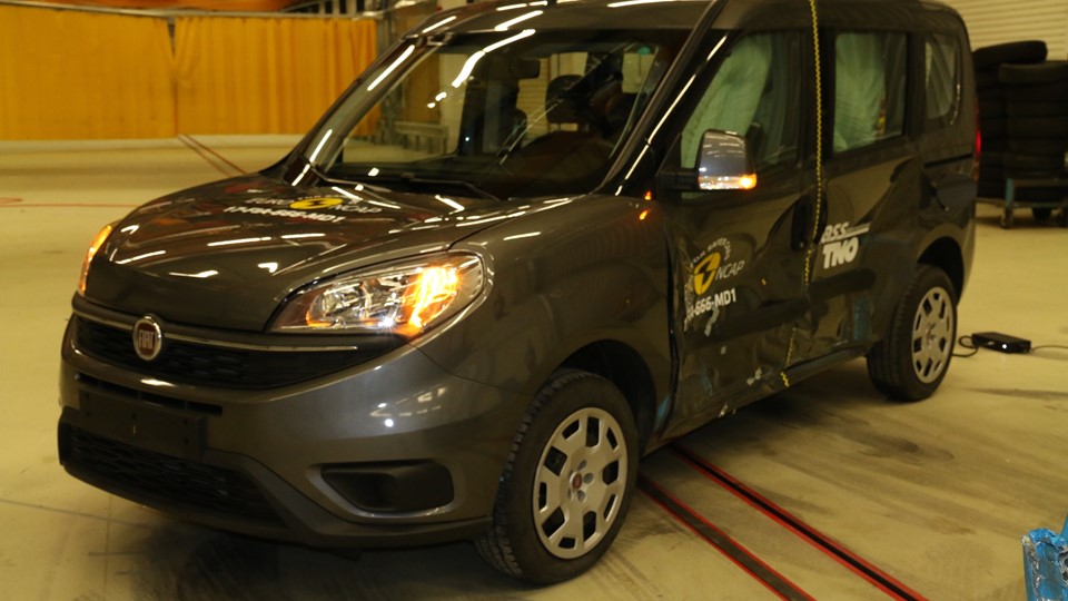 Fiat Doblo  - Side crash test 2017
