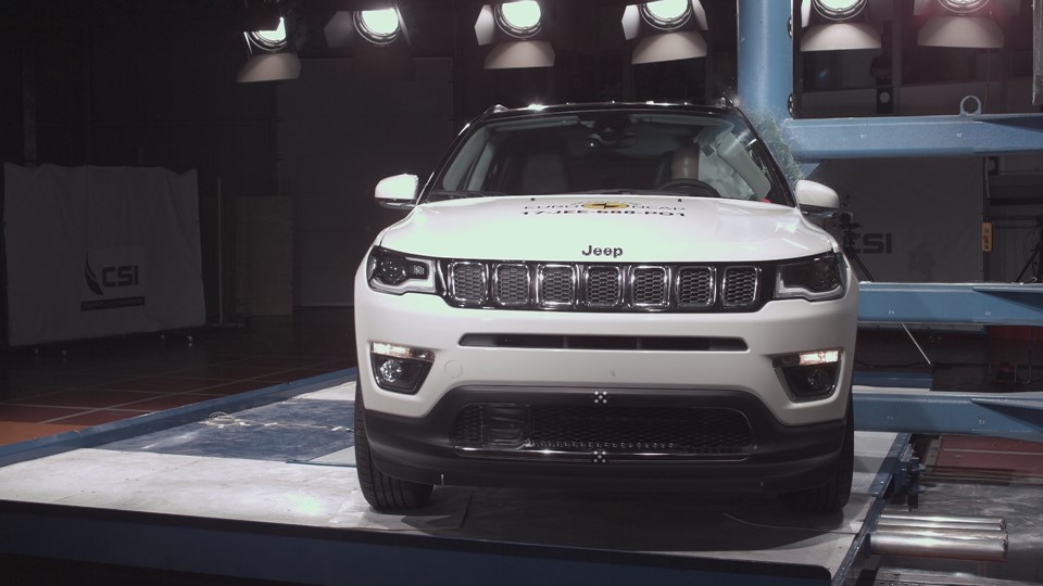 Jeep Compass - Pole crash test 2017