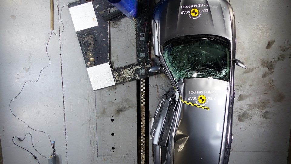 Renault Koleos - Pole crash test 2017 - after crash