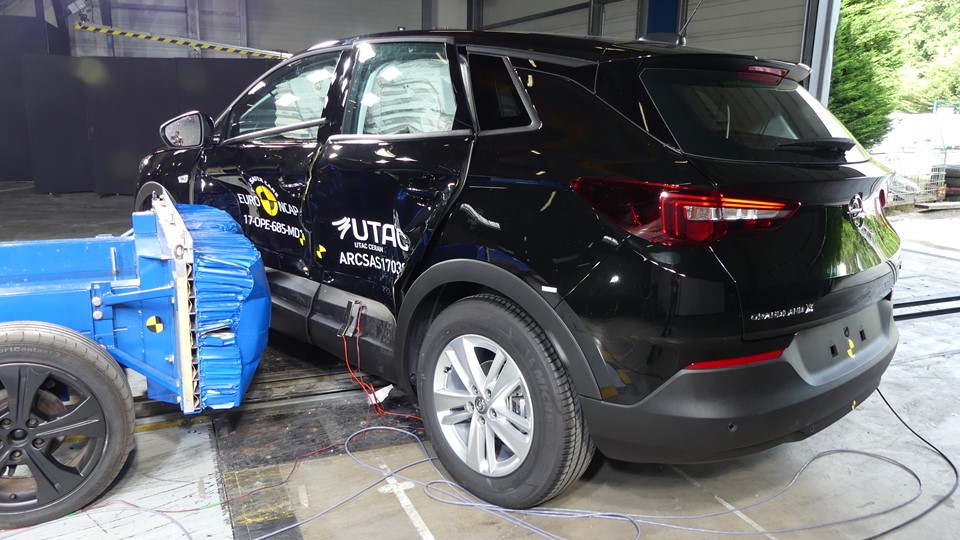 Opel/Vauxhall Grandland X  - Side crash test 2017-after crash