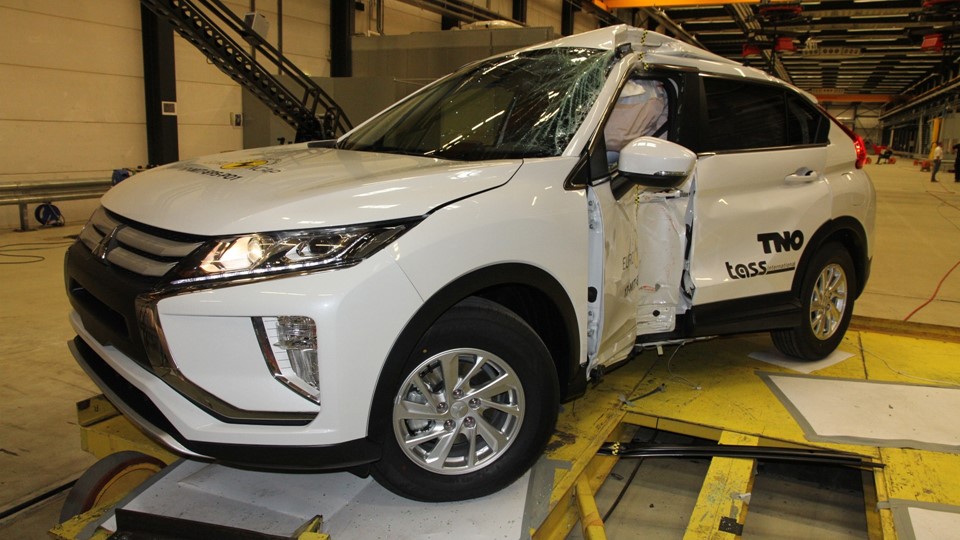 Mitsubishi Eclipse Cross - Pole crash test 2017 - after crash