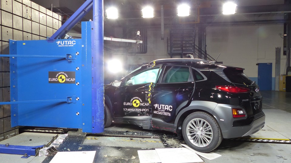 Hyundai KONA - Pole crash test 2017 - after crash