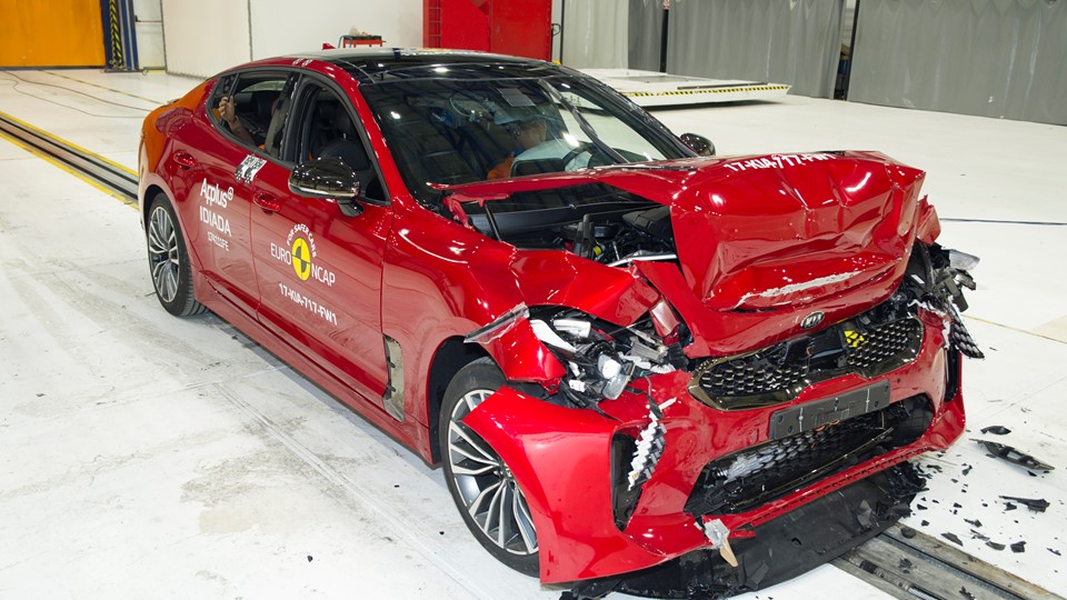 Kia Stinger - Frontal Full Width test 2017 - after crash