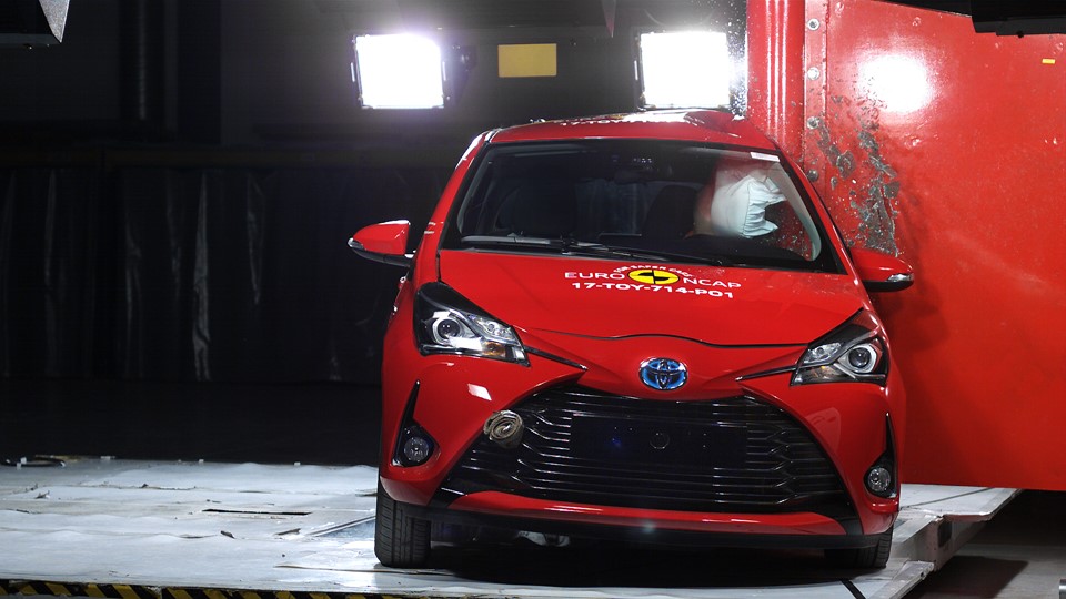 Toyota Yaris - Pole crash test 2017
