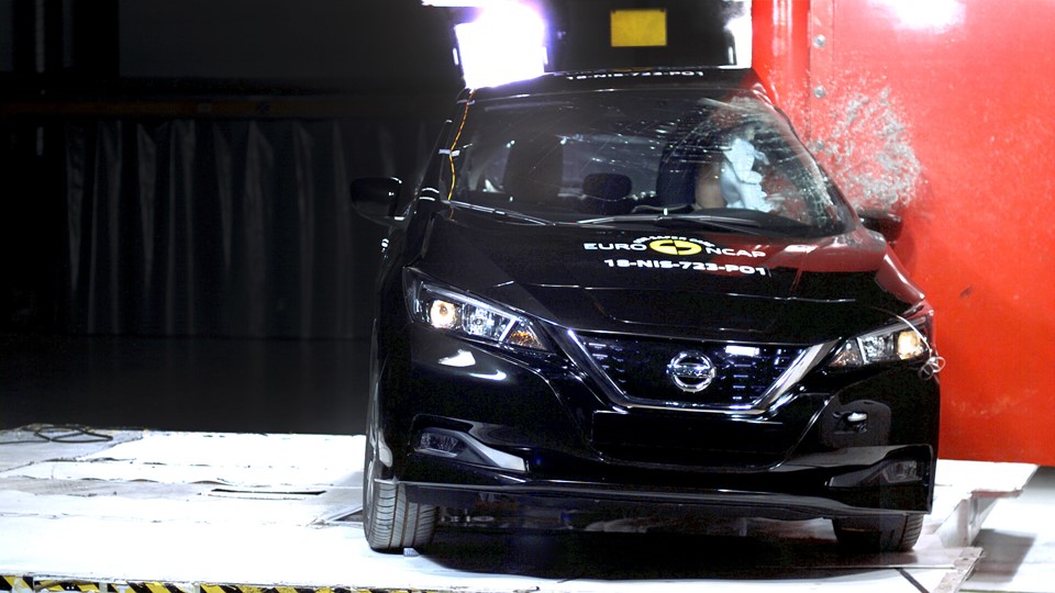 Nissan LEAF - Pole crash test 2018