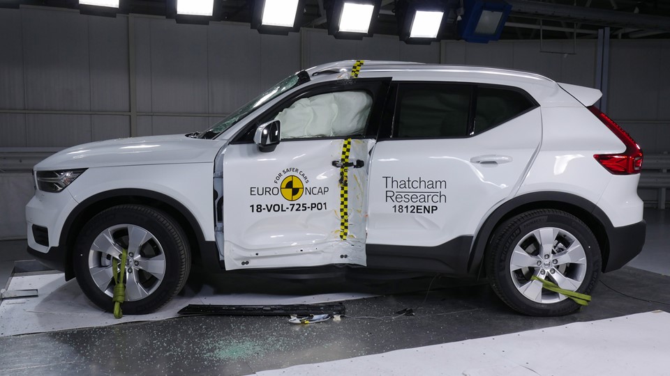 Volvo XC40 - Pole crash test 2017 - after crash