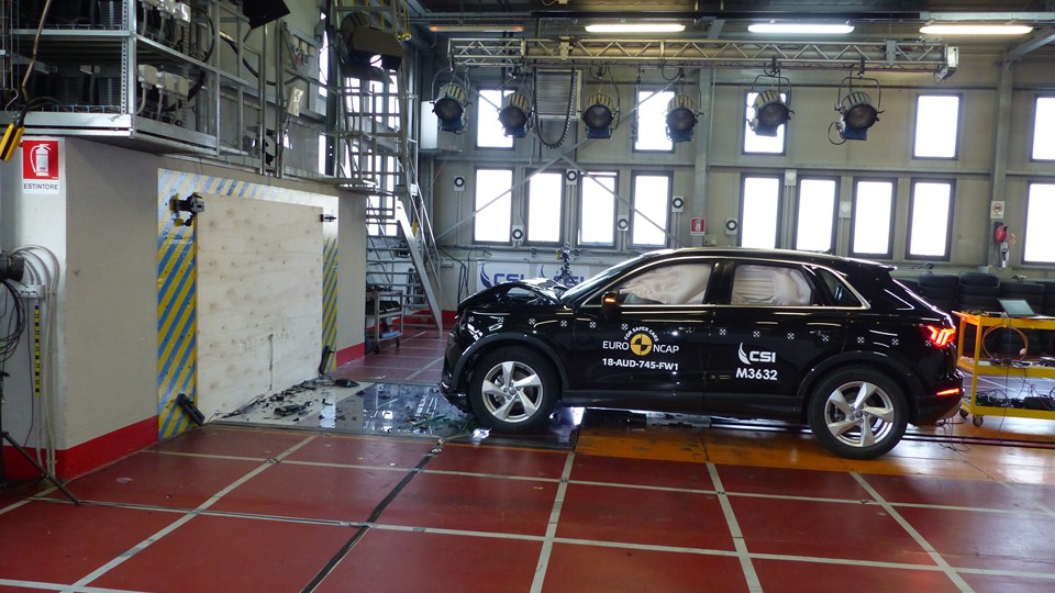 Audi Q3 - Frontal Full Width test 2018 - after crash