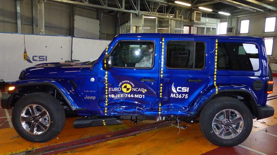Jeep Wrangler - Side crash test 2018 - after crash