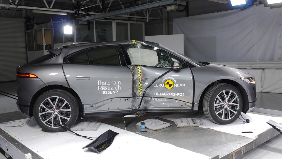 Jaguar I-PACE - Pole crash test 2018 - after crash