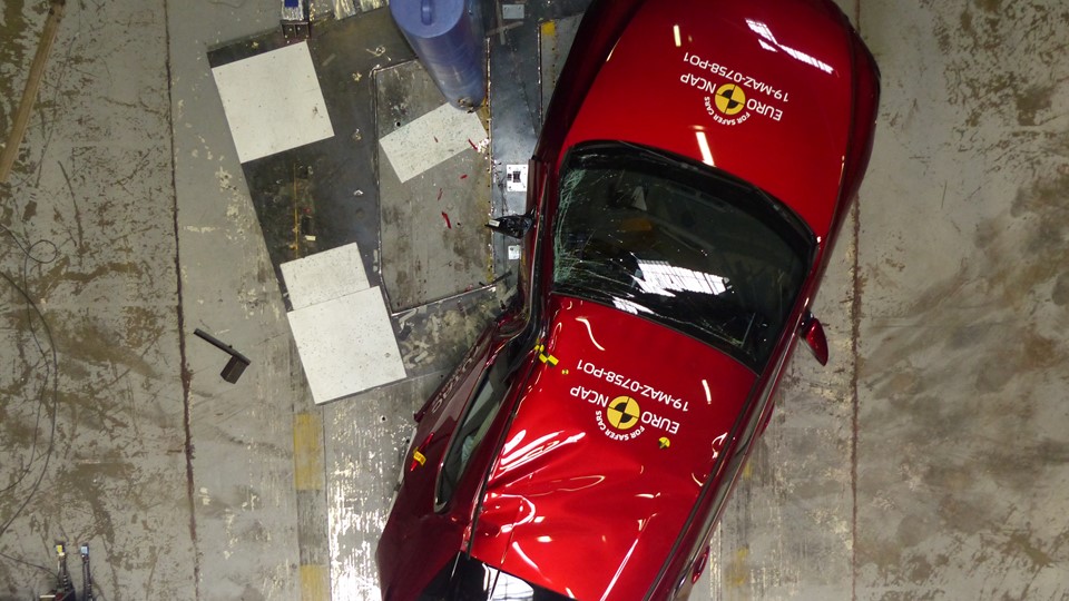 Mazda 3 - Pole crash test 2019 - after crash