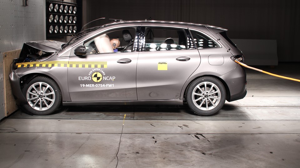 Mercedes-Benz B-Class - Frontal Full Width test 2019