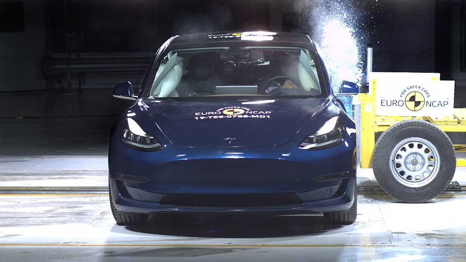Tesla Model 3 - Side crash test 2019