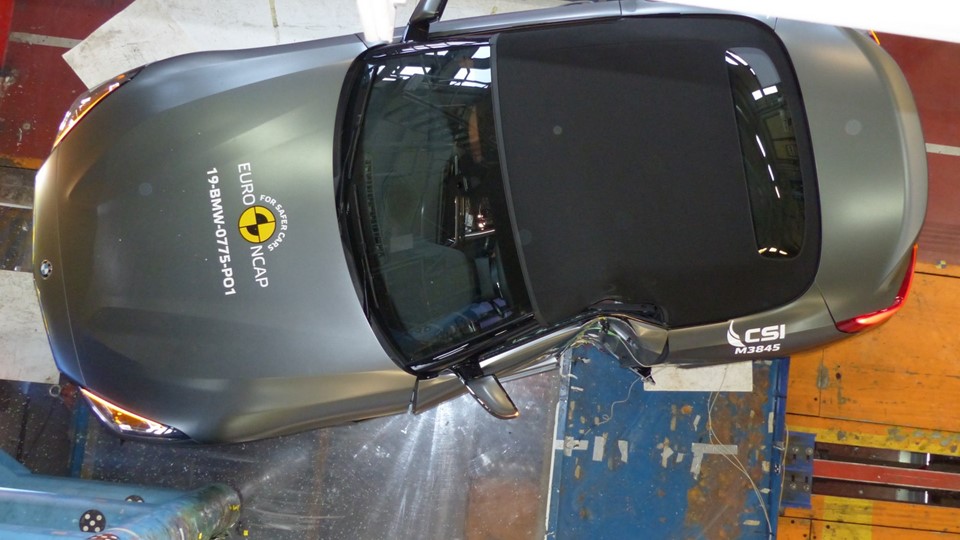 BMW Z4 - Pole crash test 2019 - after crash