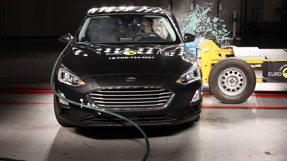 Ford Focus - Side crash test 2018