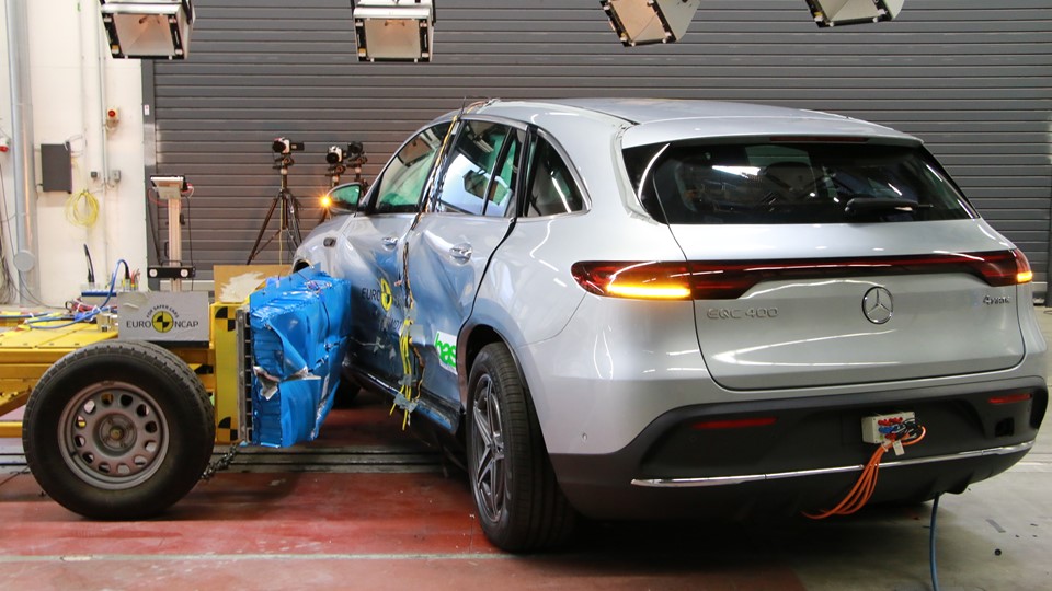 Mercedes-Benz EQ C - Side crash test 2019 - after crash