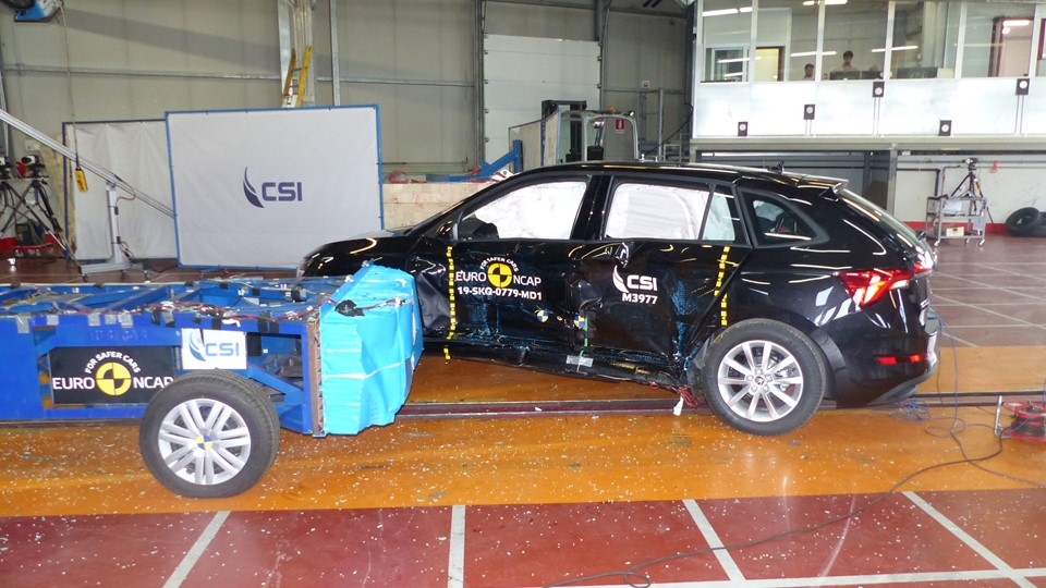Škoda Scala 2019 - Side crash test 2019 - after crash
