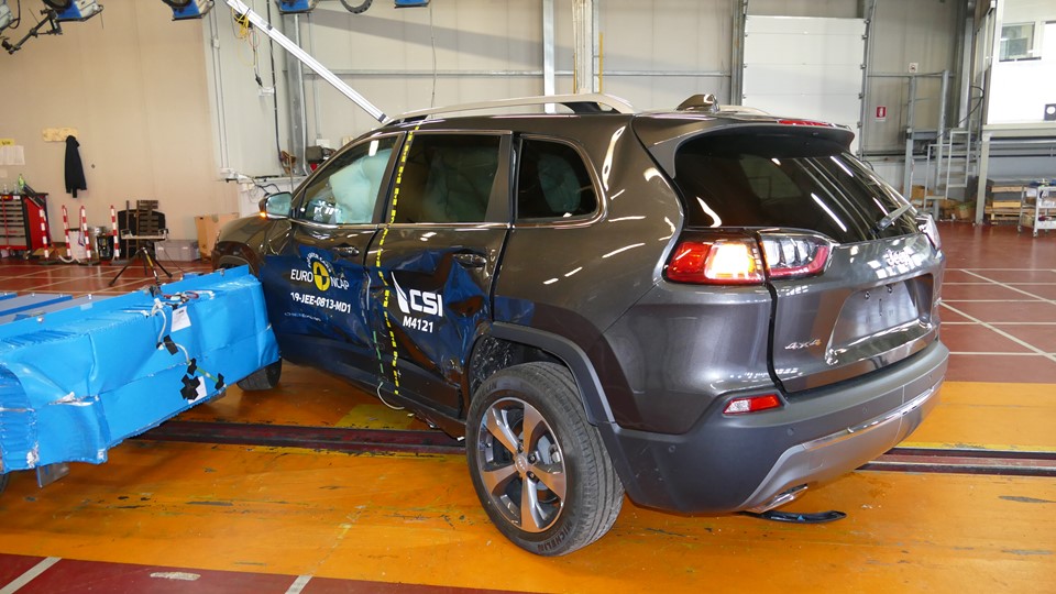 Jeep Cherokee - Side crash test 2019 - after crash