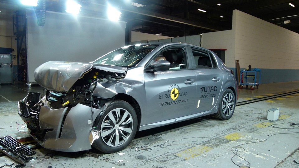 Peugeot 208 - Frontal Full Width test 2019 - after crash