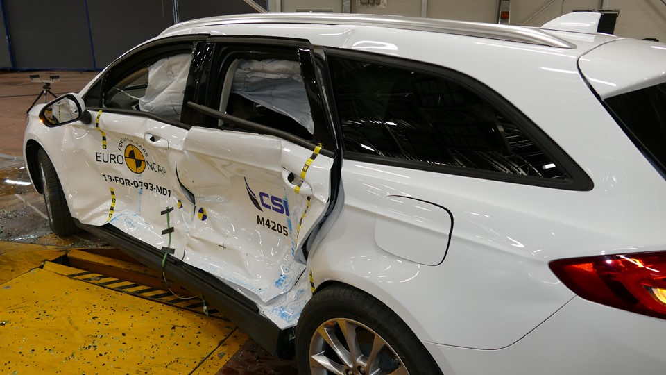 Ford Mondeo - Side crash test 2019 - after crash