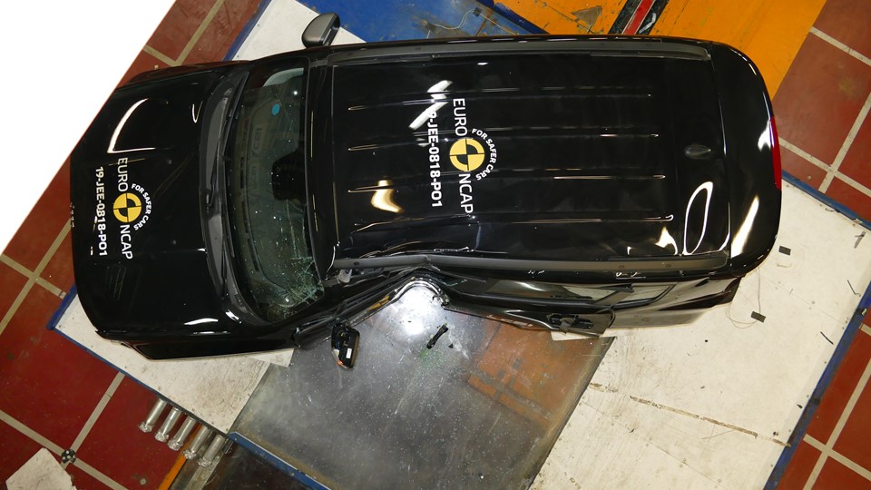 Jeep Renegade - Pole crash test 2019 - after crash